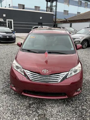 Toyota Sienna 2011 Red