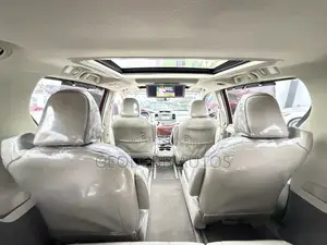 Toyota Sienna 2011 Red