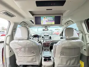 Toyota Sienna 2011 Red
