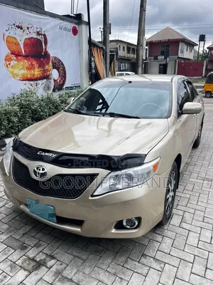 Toyota Camry 2.4 SE Automatic 2008 Gold