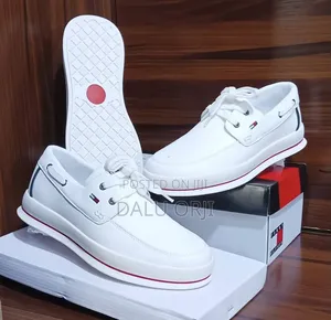Tommy Lace Ups