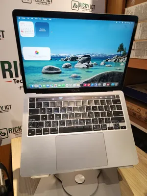 Laptop Apple MacBook Pro 2022 M2 8GB Intel Core M2 SSD 256GB