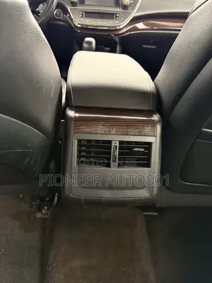 Toyota Avalon XLE 4dr Sedan (3.5L 6cyl 6A) 2014 Gray