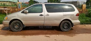 Toyota Sienna 1997 Gold