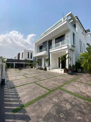 5bdrm House in Osapa london for sale