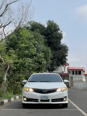 Toyota Camry SE 4dr Sedan (2.5L 4cyl 6A) 2013 White