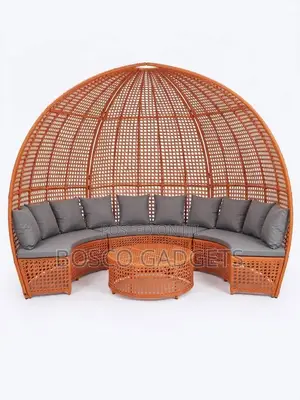 Luxury Round Rattan Outdoor Daybed Sofa With Canopy Centre Table