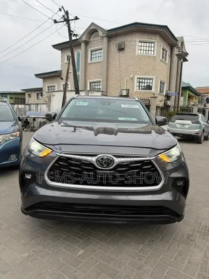 Toyota Highlander XLE 2022 Gray
