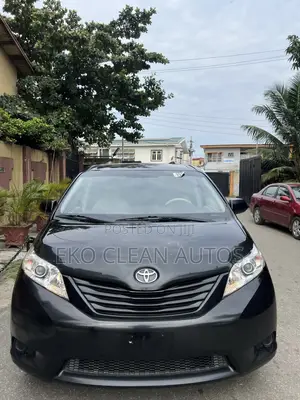 Toyota Sienna 2013 Black