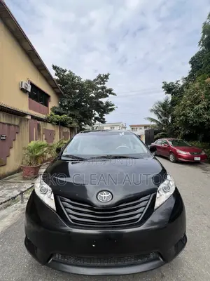 Toyota Sienna 2013 Black