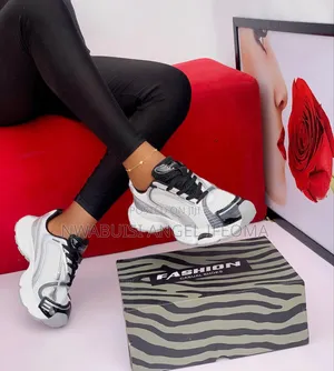 Chunky Retro Runner Sneakers/Y2k