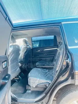 Toyota Highlander XLE 4x2 V6 (3.5L 6cyl 8A) 2018 Silver