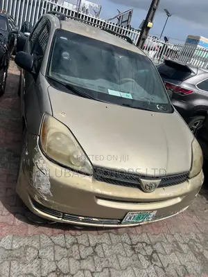 Toyota Sienna 2004 Gold