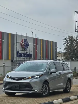 Toyota Sienna 2022 Silver