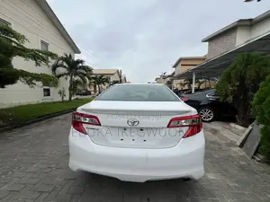 Toyota Camry SE 4dr Sedan (2.5L 4cyl 6A) 2013 White