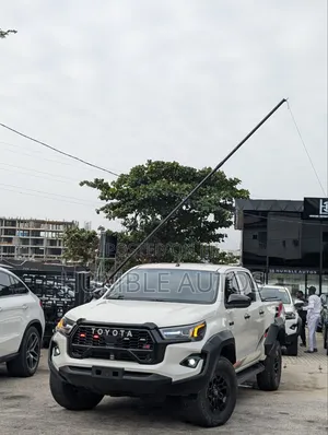 Toyota Hilux 2020 White