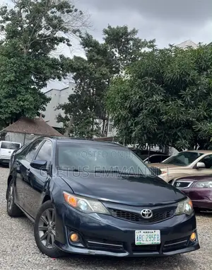 Toyota Camry XLE V6 4dr Sedan (3.5L 6cyl 6A) 2013 Blue