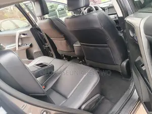 Toyota RAV4 Limited AWD (2.5L 4cyl 6A) 2017 Gray