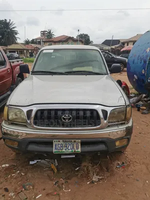 Toyota Tacoma 2004 Gold