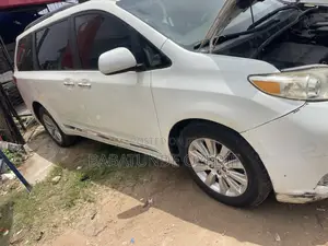 Toyota Sienna 2012 White