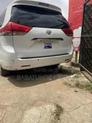 Toyota Sienna 2012 White
