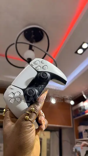 Clean Uk Used Ps5 Pads in White Color