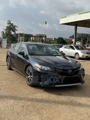 Toyota Camry SE FWD (2.5L 4cyl 8AM) 2018