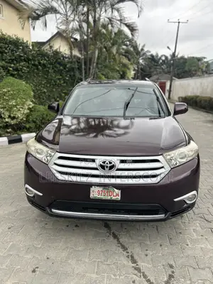 Toyota Highlander SE 2012 Brown