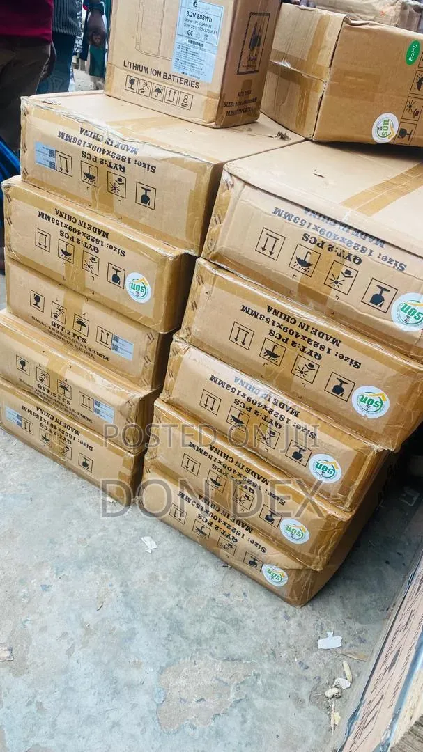 D2 100 Watts Felicity Solar Street Light
