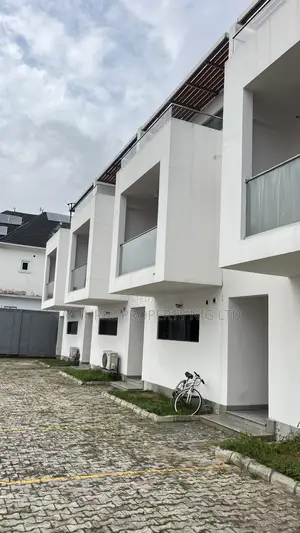 5bdrm Duplex in Chevron Good Area for rent