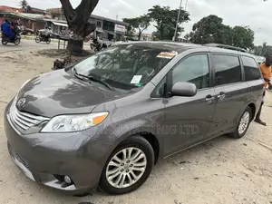 Toyota Sienna XLE 8 Passenger 2012 Gray