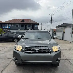 Toyota Highlander SE 2010 Green