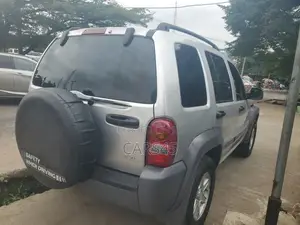 Jeep Liberty 3.7 2003 Silver