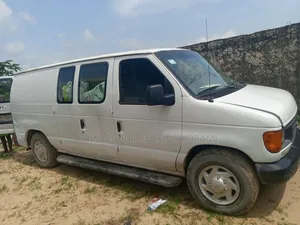 Ford E350 2006 White