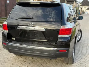 Toyota Highlander SE 2012 Black