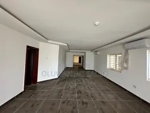 4bdrm Apartment in Banana Island for rent