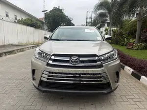 Toyota Highlander XLE V6 4x2 (3.5L 6cyl 6A) 2016 Gold