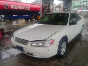 Toyota Camry 2000 White