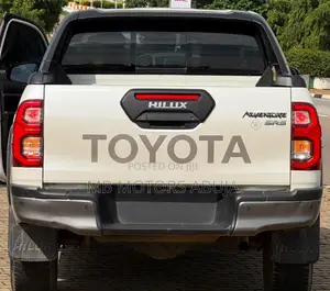 Toyota Hilux 2023 White