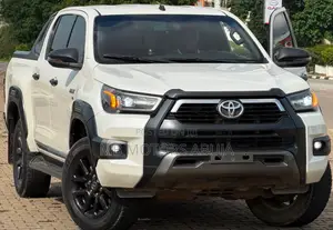 Toyota Hilux 2023 White