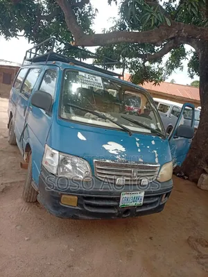 Toyota HiAce 2004 Blue