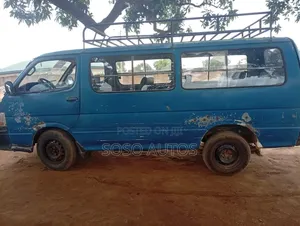 Toyota HiAce 2004 Blue