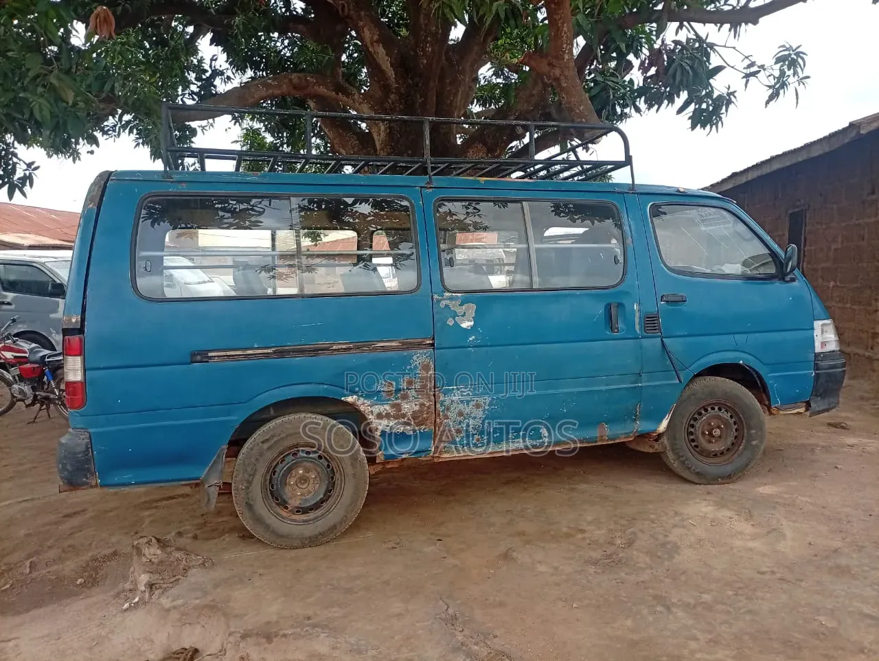 Toyota HiAce 2004 Blue