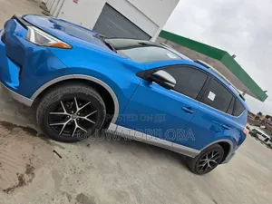 Toyota RAV4 2018 Blue