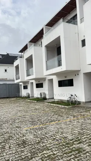 4bdrm Duplex in Good In An Estate, Chevron for rent