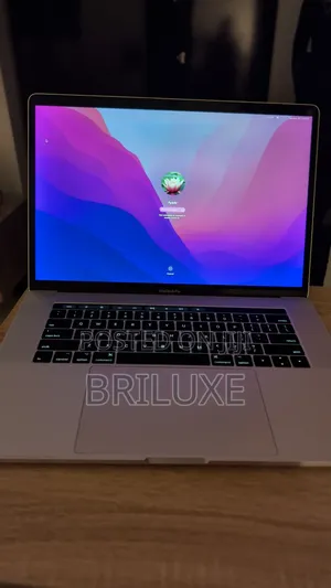 Laptop Apple MacBook Pro 2017 1GB Intel Core i7 SSD 500GB