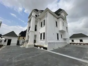 6bdrm Duplex in Dakwo District for sale