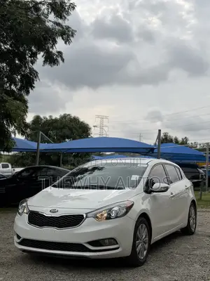 Kia Forte EX Hatchback 2014 White