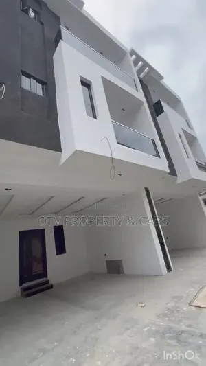 4bdrm Townhouse/Terrace in Ologolo for sale
