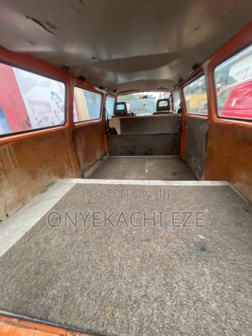 Volkswagen Transporter 2003 Orange